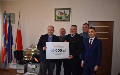 Zdjęcie do Przekazanie sprzętu Ochotniczej Straży Pożarnej w Dobrzanach