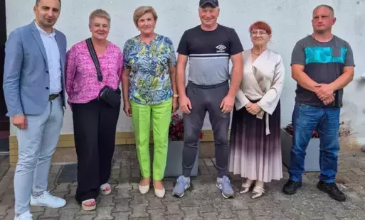 Zdjęcie z burmistrzem oraz nowym składem rady