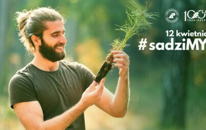 mężczyna z długich włosach i brodą trzymający w rękach sadzonkę. Obok logo Lasy Państwowe, poniżej napis 12 kwietnia #sadziMY